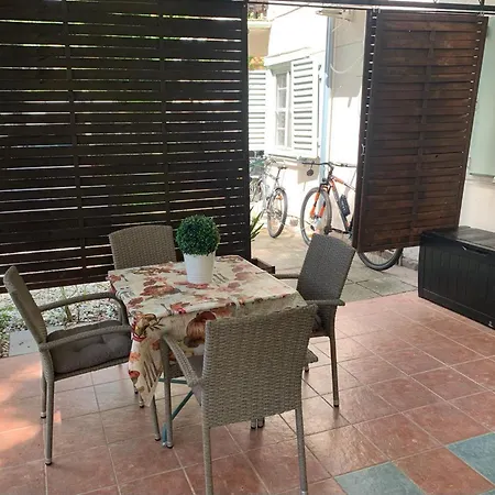 Midi Room, Free Parking, Terrace, Ac, Wifi בית הארחה 4*