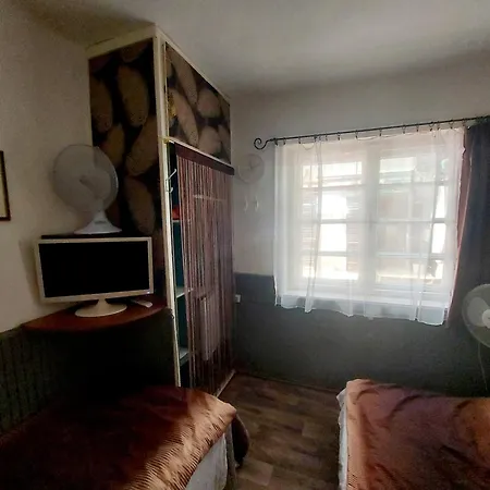 Midi Room, Free Parking, Terrace, Ac, Wifi בית הארחה