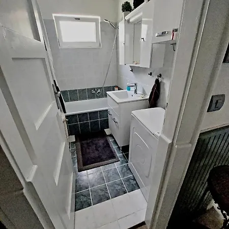 Midi Room, Free Parking, Terrace, Ac, Wifi Guest house