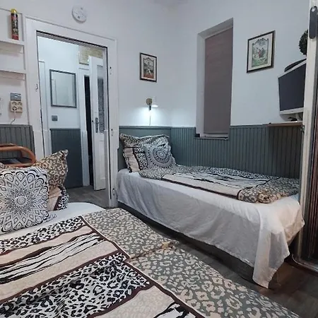 Midi Room, Free Parking, Terrace, Ac, Wifi 招待所 4*